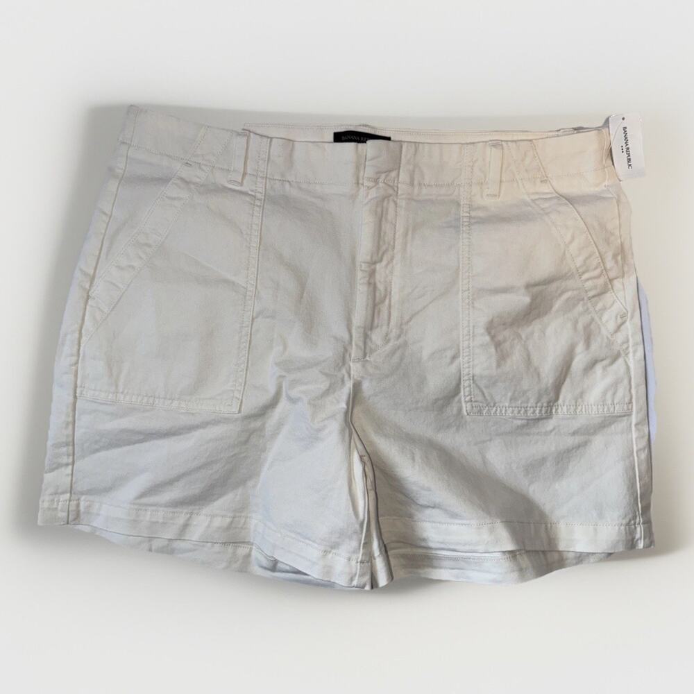 Banana Republic White Shorts with patch pockets Size 16